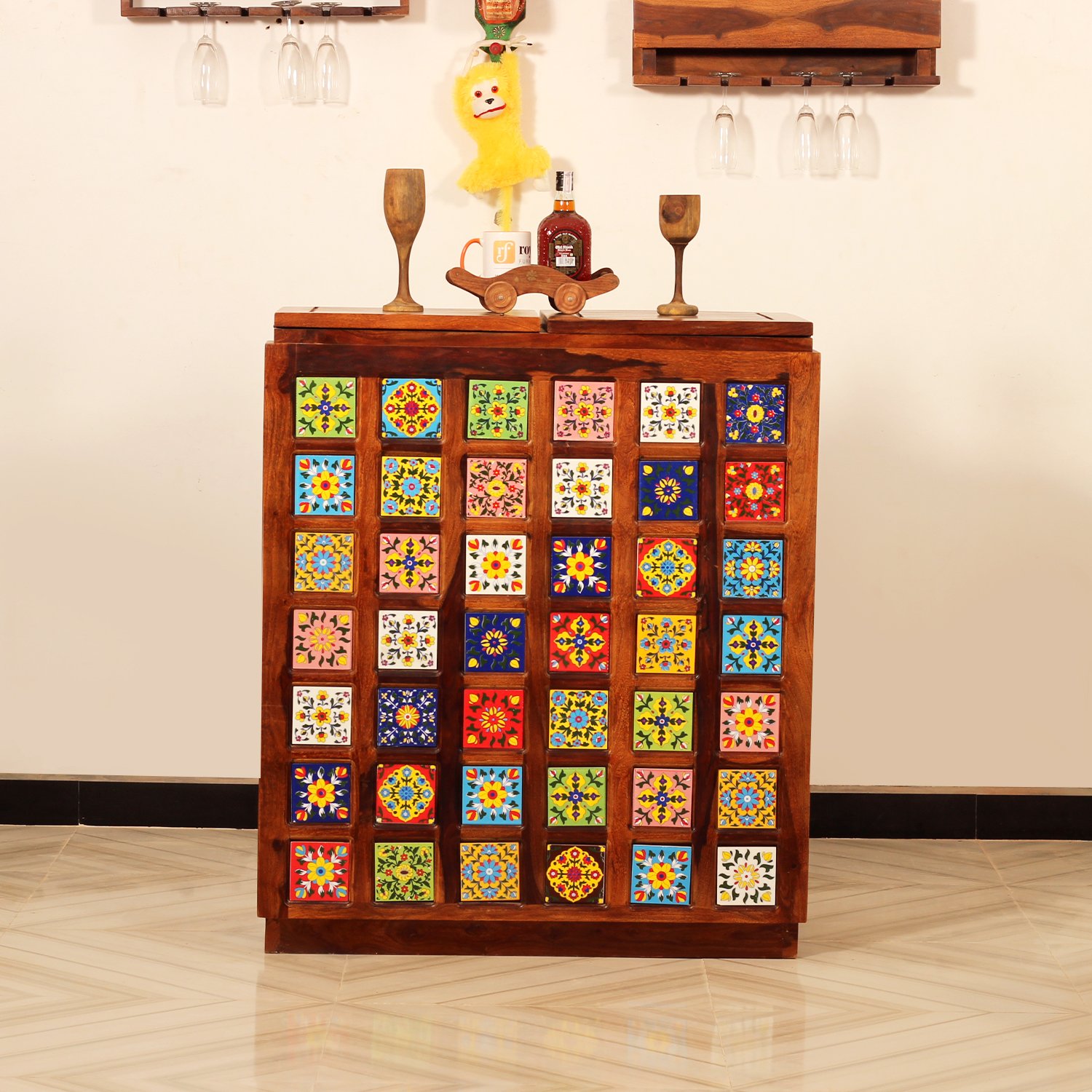 Thecsr Tielac 2 Door Bar in sheesham with Natural color in Matte polish